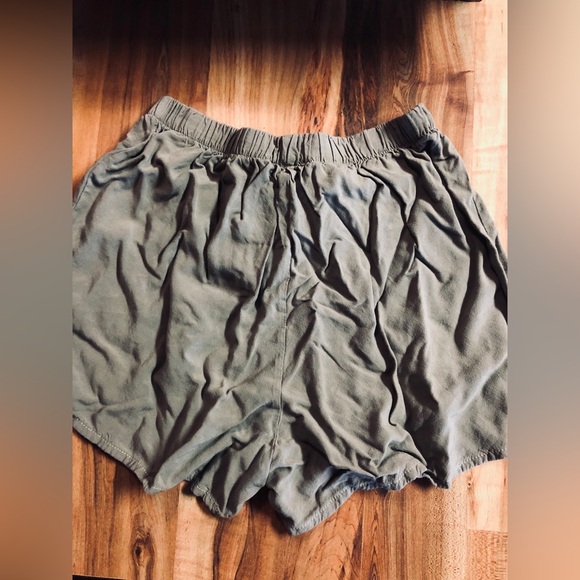 VERY WRINKLY RUE 21 flowy shorts - Picture 2 of 3